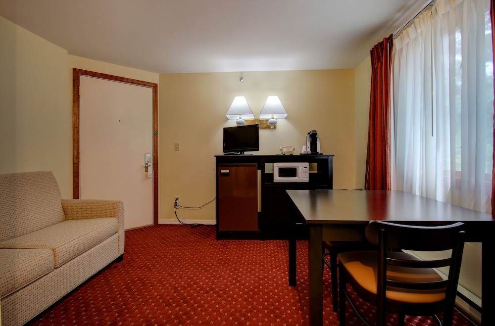 Colonial Village Resort 33/46
