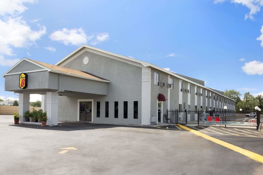 Super 8 by Wyndham Ardmore OK 13/16