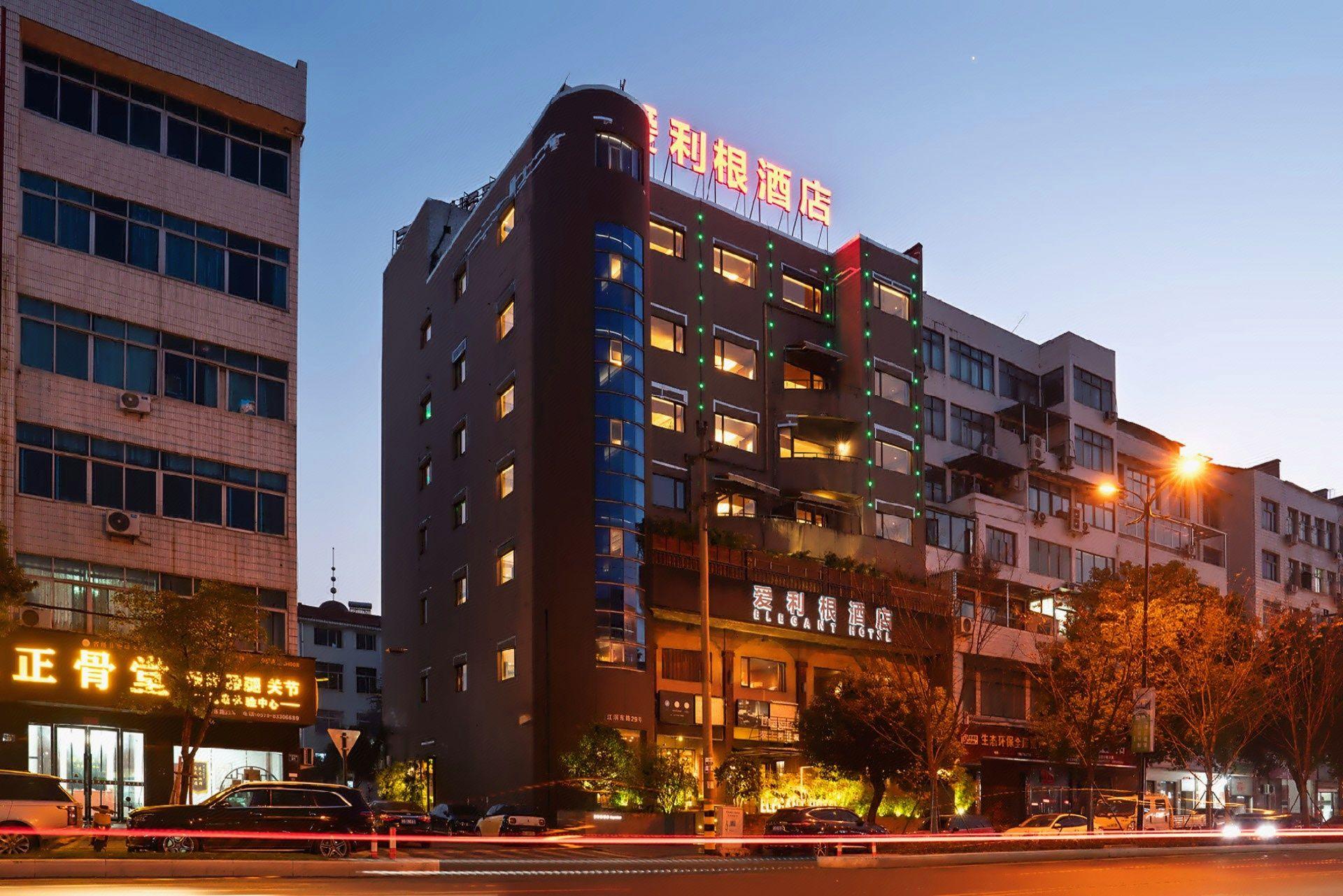 Elegant Hotel 3/48