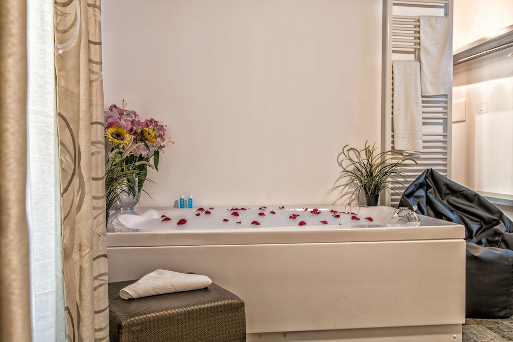 Navona Rooms with Jacuzzi 42/71