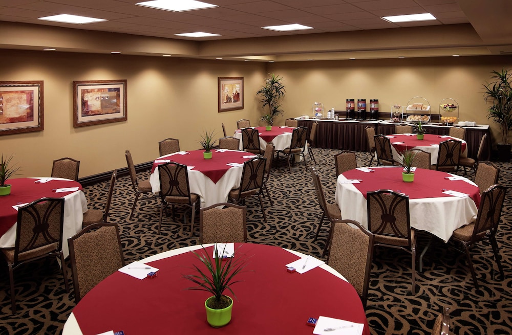 Hampton Inn by Hilton North Bay 45/47