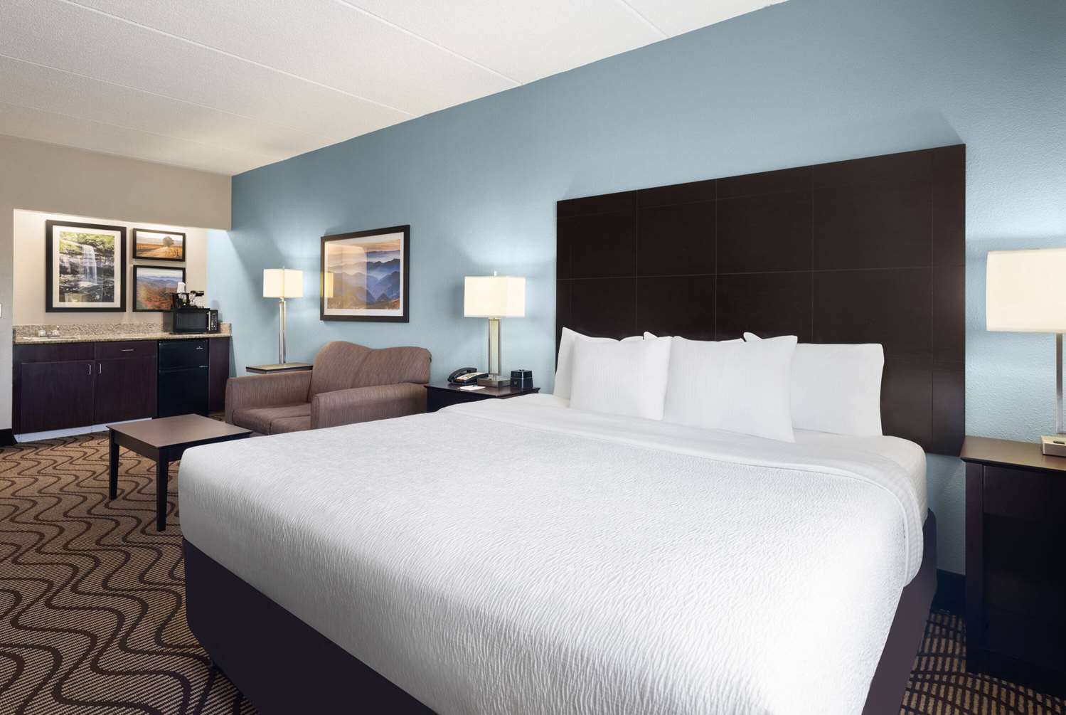 La Quinta Inn & Suites by Wyndham Knoxville Airport 17/47