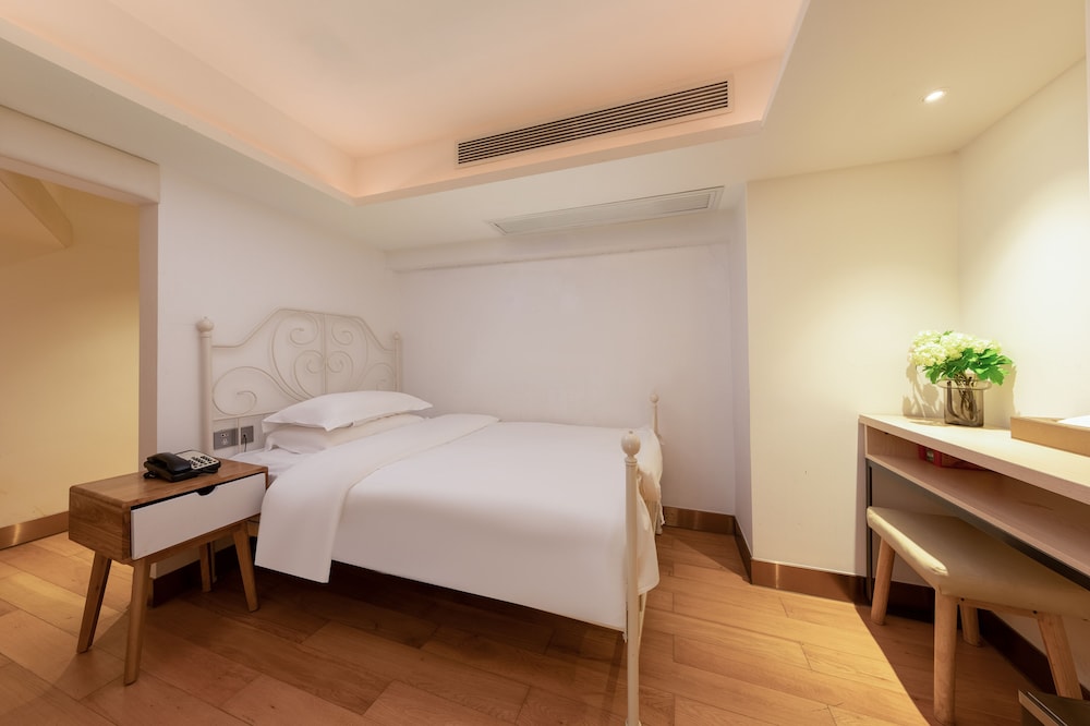 Shenzhen Mint International Apartment 8/34