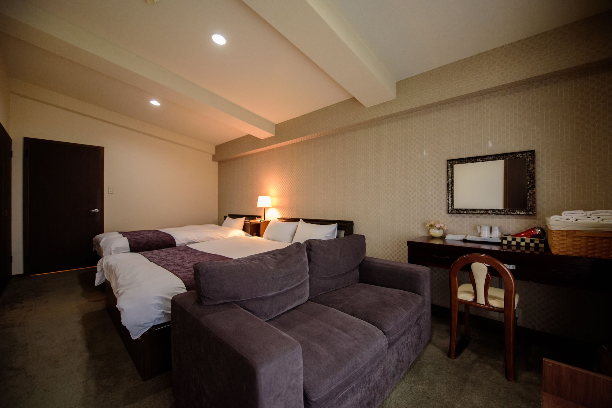 SUPERIOR, TWIN BEDS, 4 FUTON BEDS, OUTDOOR BATH