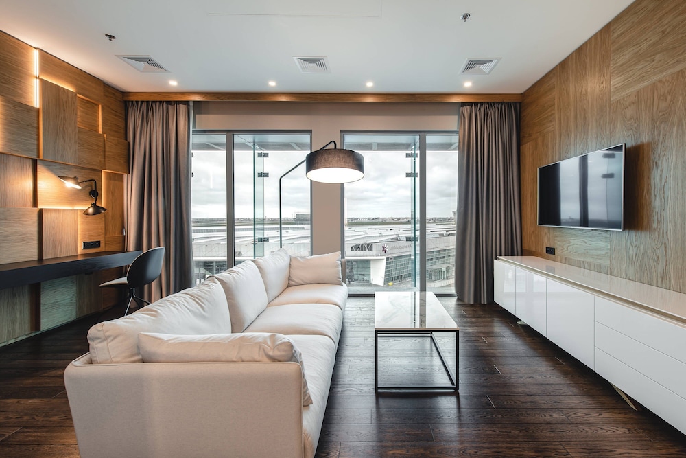 Courtyard By Marriott Warsaw Airport 32/62