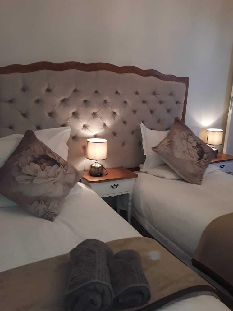 Dellville Country House & Cottages 17/50