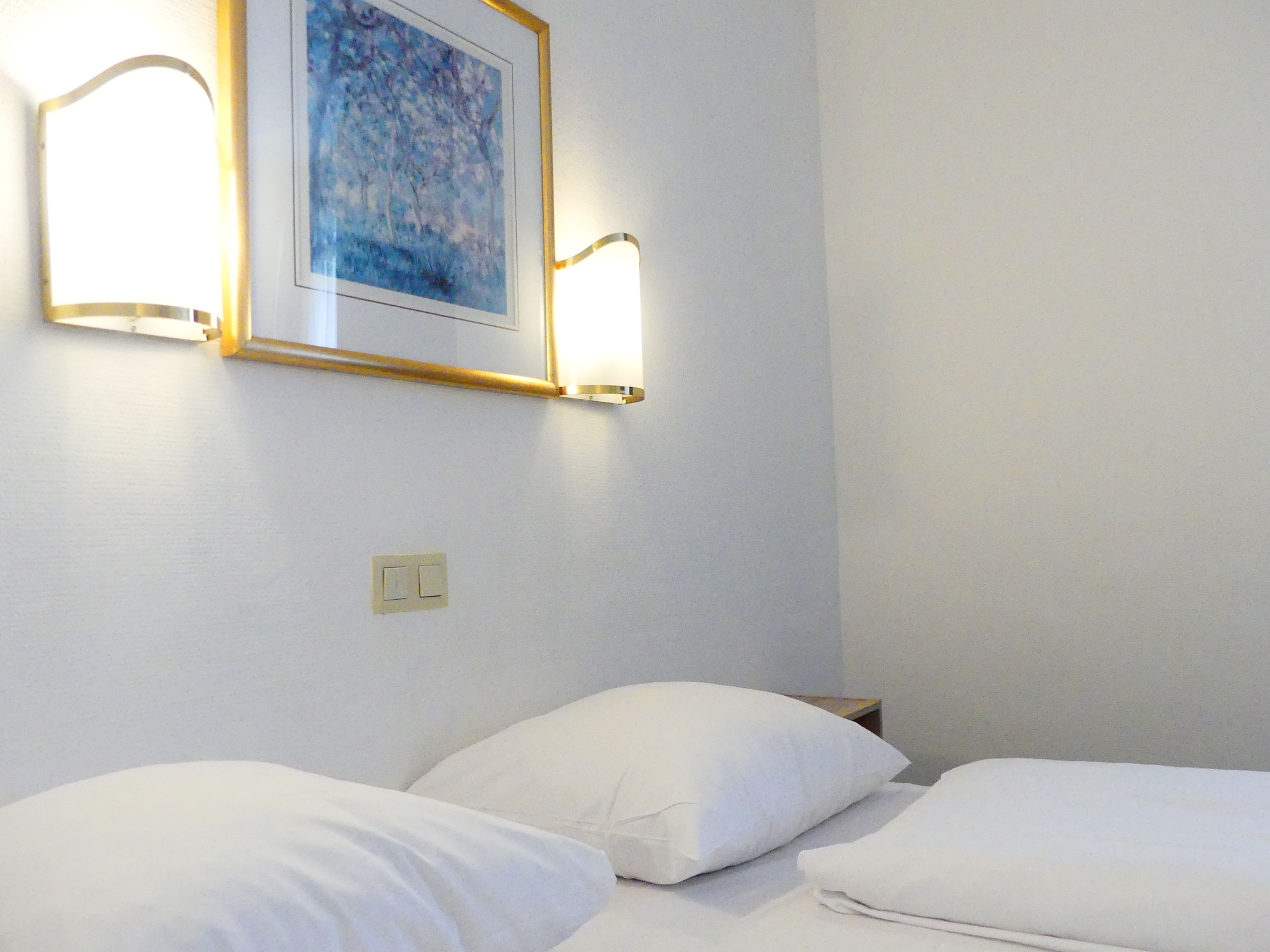 ROOM, DOUBLE BED