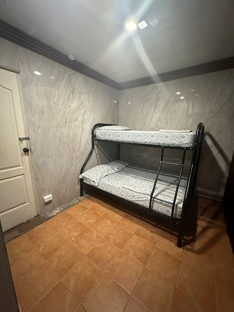 Hostal Casa 33 28/44