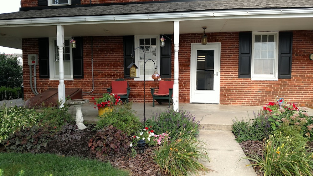 Spruce Lane Lodge & Cottages 2/35