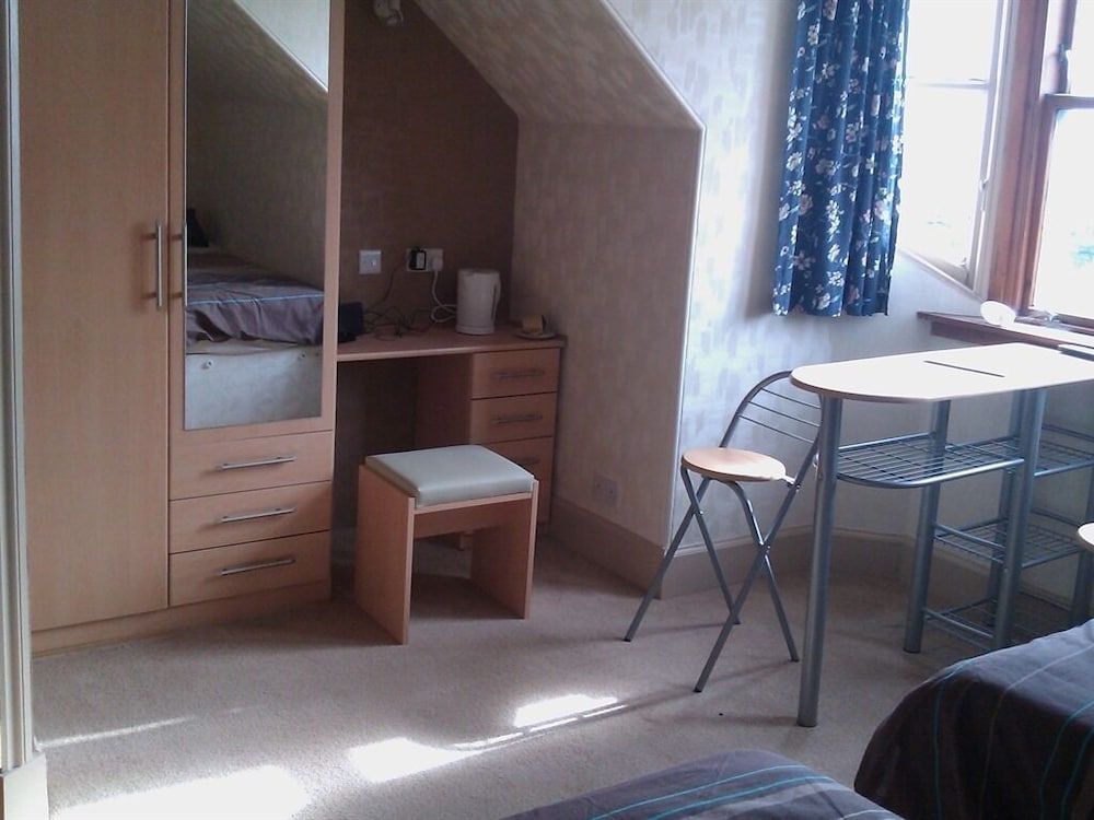 Harbour House B B 17/22