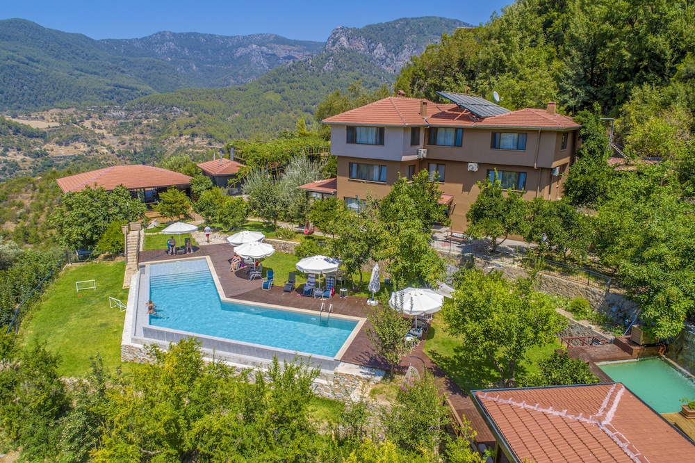 Avena Mountain Boutique Hotel 38/48