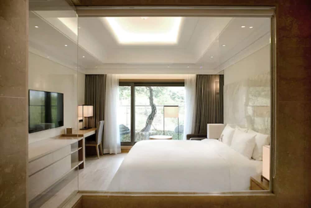 Pine Grove Hotel 22/57