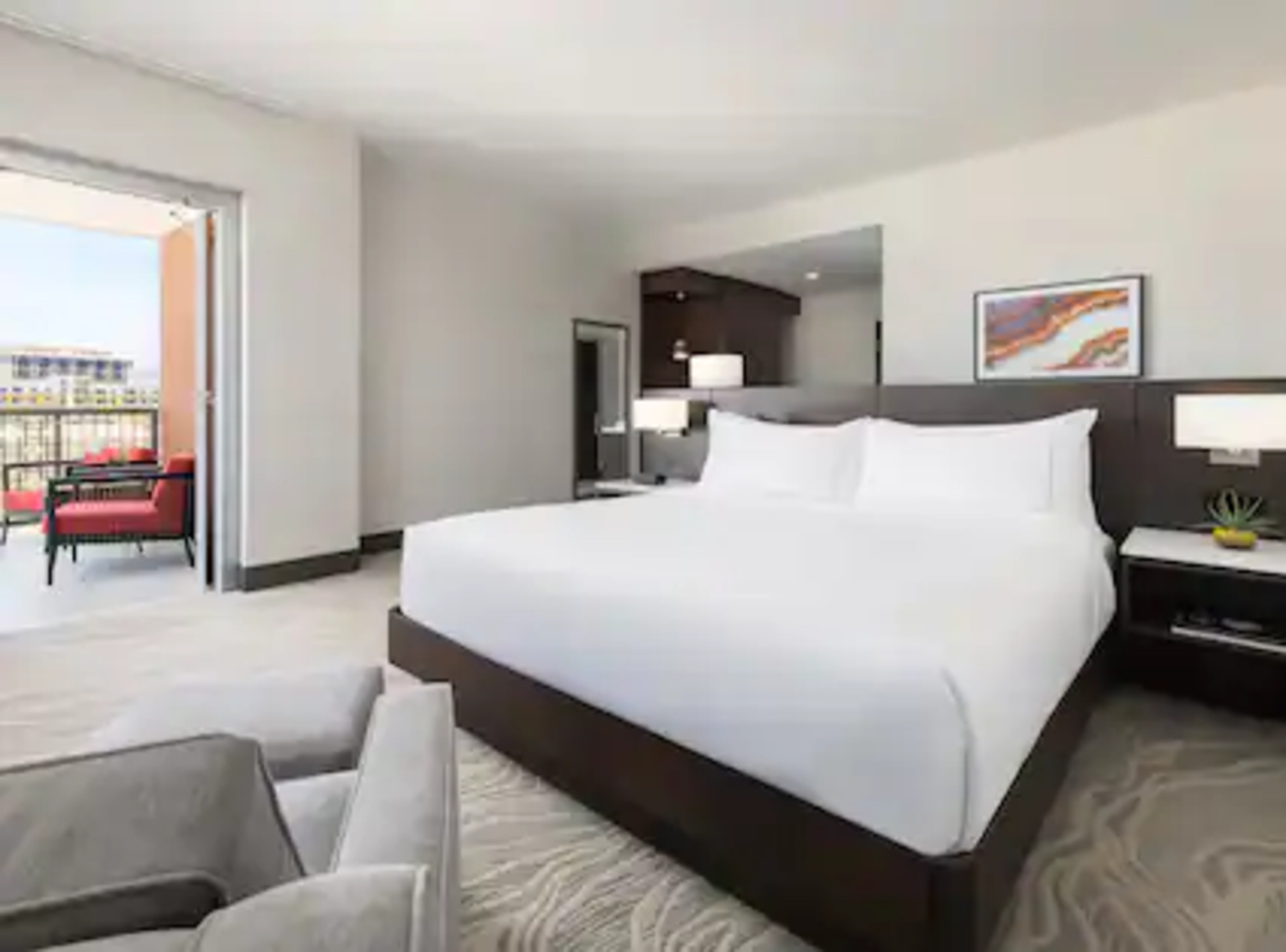 1 BEDROOM, SUITE, KING BED, BALCONY