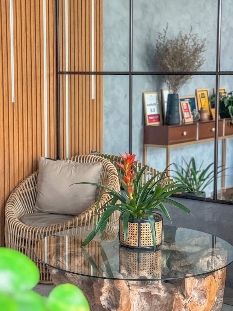 Metro Pines Inn 43/46