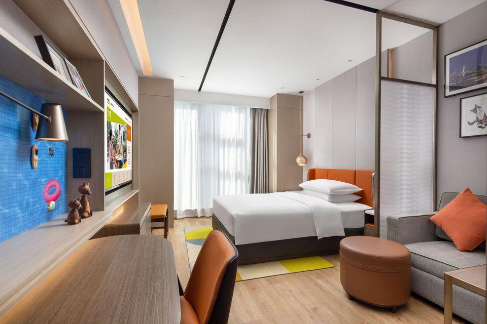 COZY, QUEEN BED