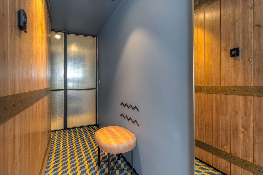 Metier Boutique Hotel 47/76