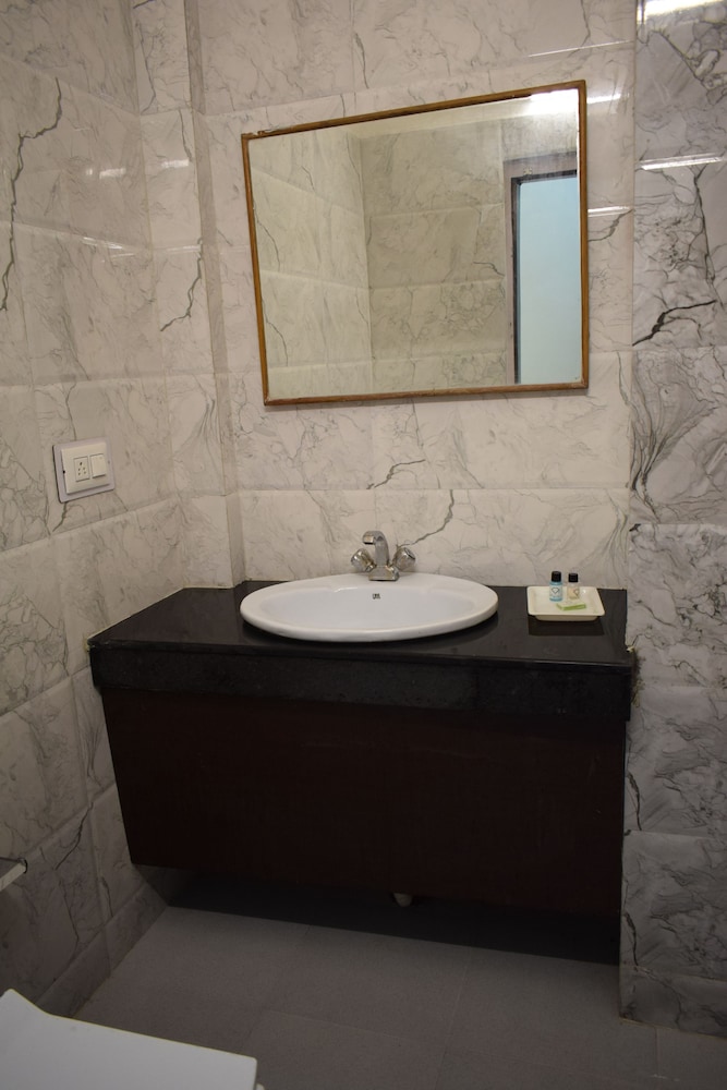 Oyo 12944 Hotel Crystal Palace 20/22