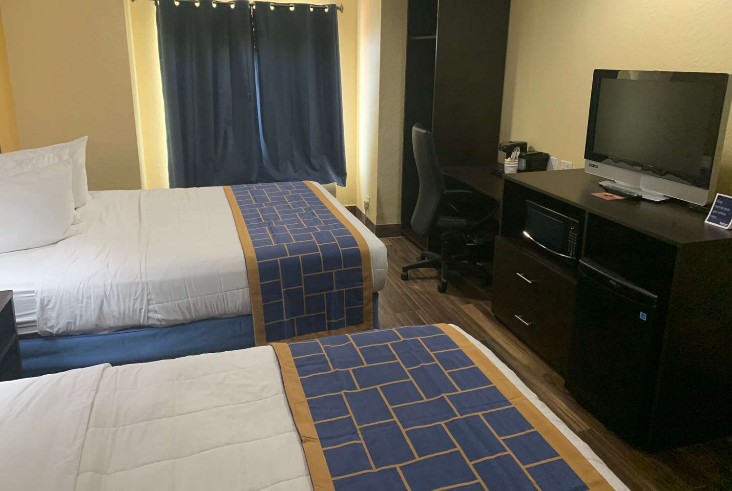 Days Inn And Suites By Wyndham Tampa Raymond James Stadium 13/51