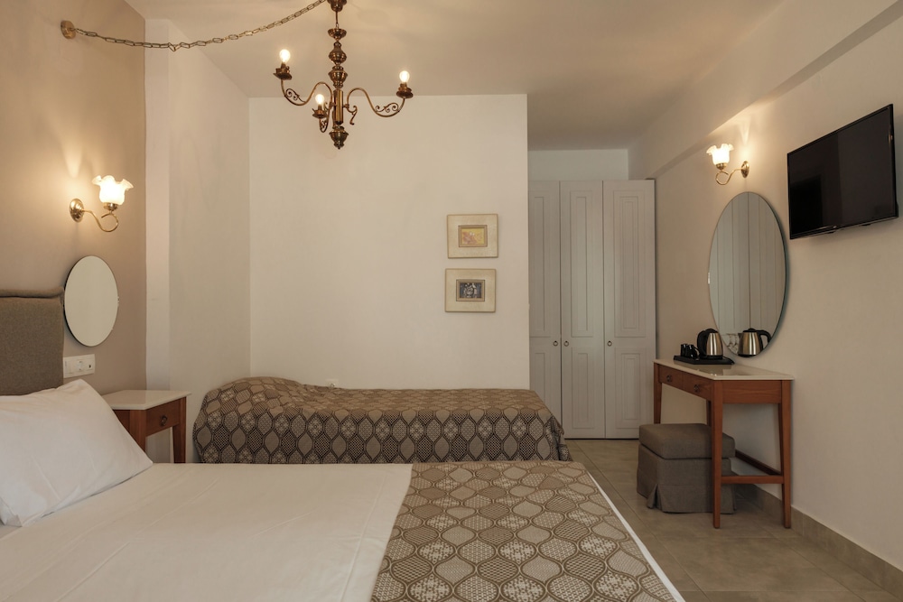 غرفة سوبيريور ثلاثية بسرير مزدوج وسرير فردي، Nami Hotel & Suites 4/5