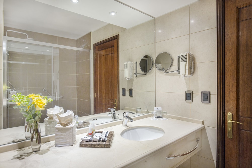 EXECUTIVE, SUITE, TWIN BEDS, SOFA