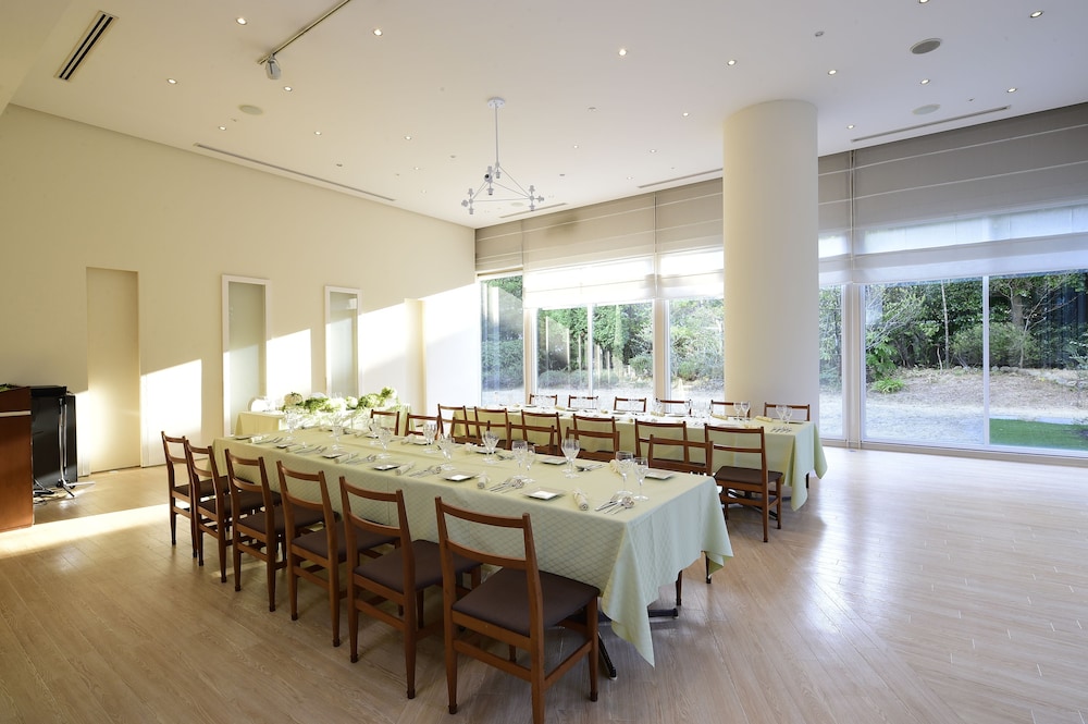 Hotel Hewitt Koshien (ex Novotel Koshien Osaka West) 49/54