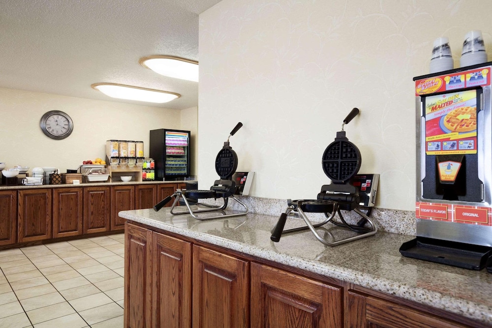 Country Inn & Suites By Radisson Bismarck Waterpark 22/22