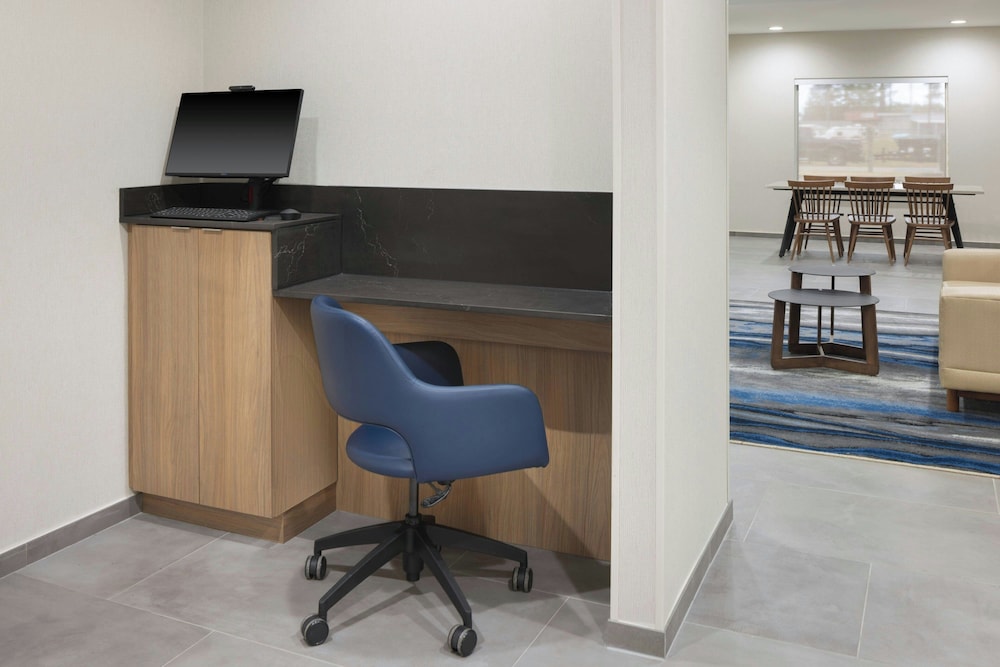 Fairfield Inn And Suites Lake City 39/50