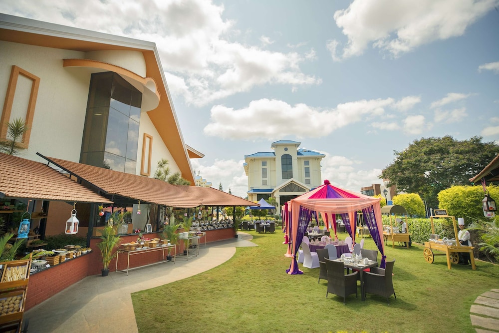 Clarks Exotica Convention Resort Spa 62/70