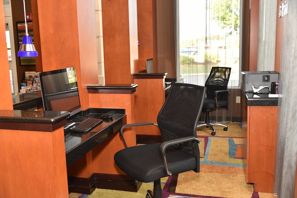 Fairfield Inn & Suites Hartford Airport 29/34