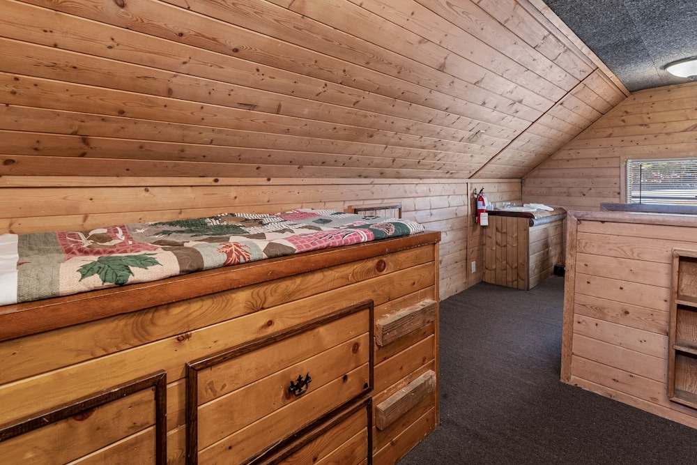 Big Bear Lakefront Lodge 21/50
