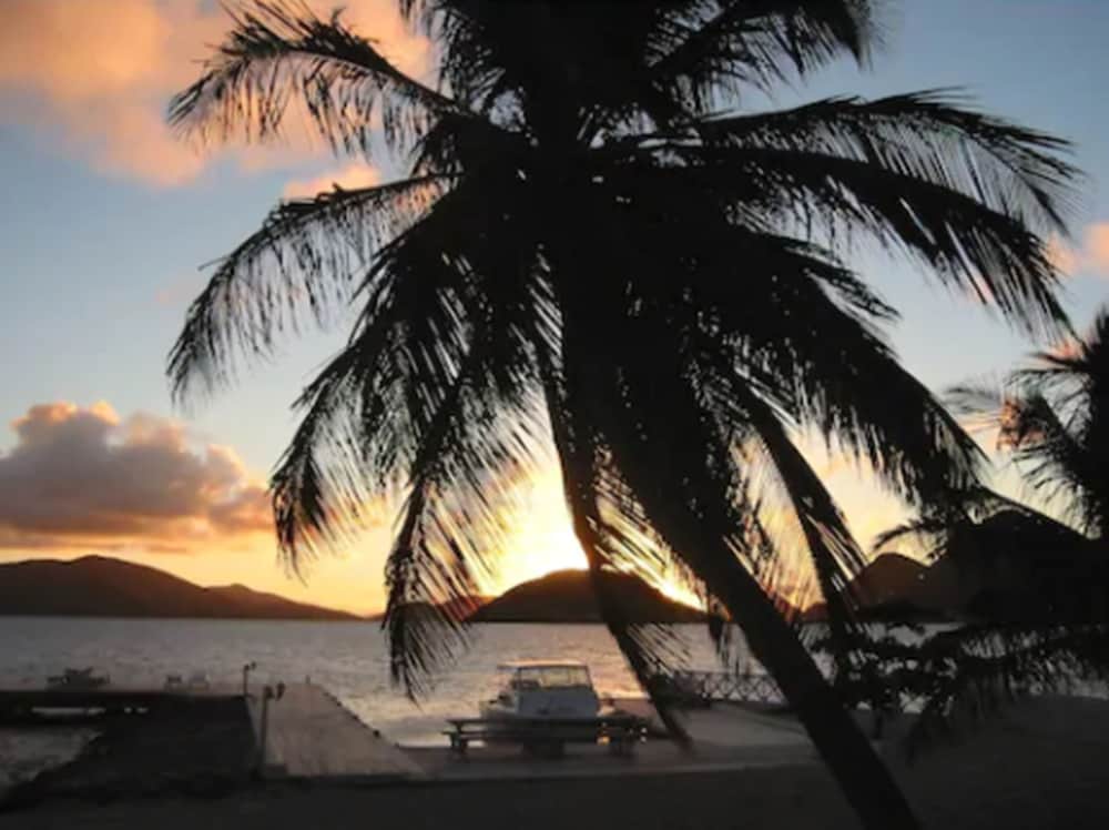 Fort Recovery Beachfront Villa & Suites Hotel 42/49