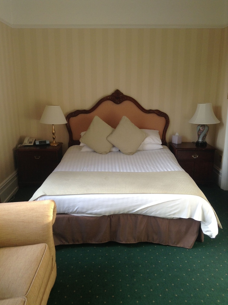 Brook Hall Hotel 14/66