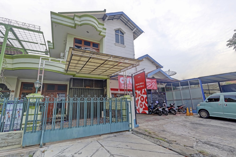 OYO 90426 Near Mall Ciputra 2 18/21