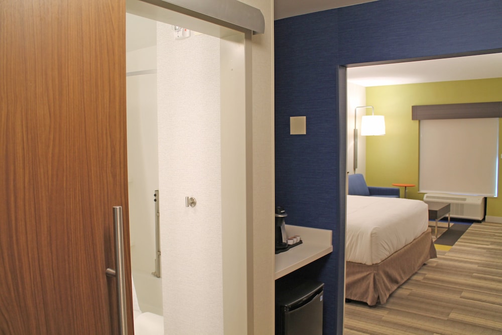 Holiday Inn Express Suites St Louis South I 55 14/52
