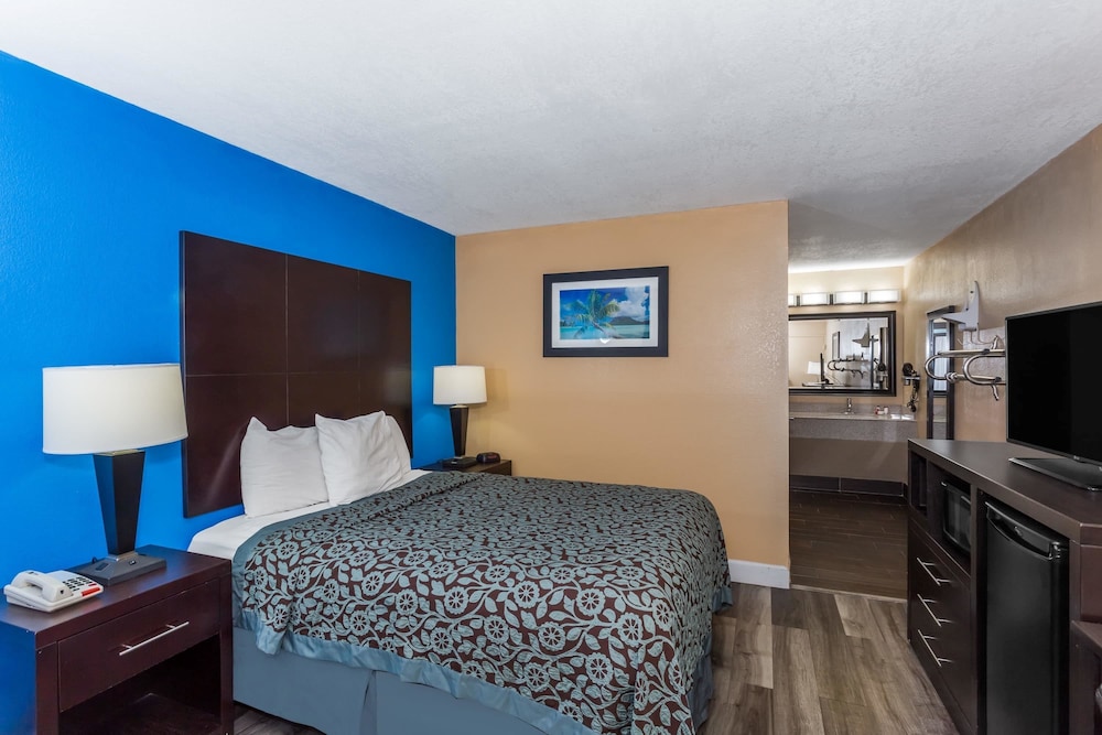 Days Inn by Wyndham Sarasota Bay 14/34