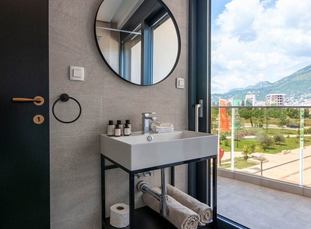 Soho Suites 53/54