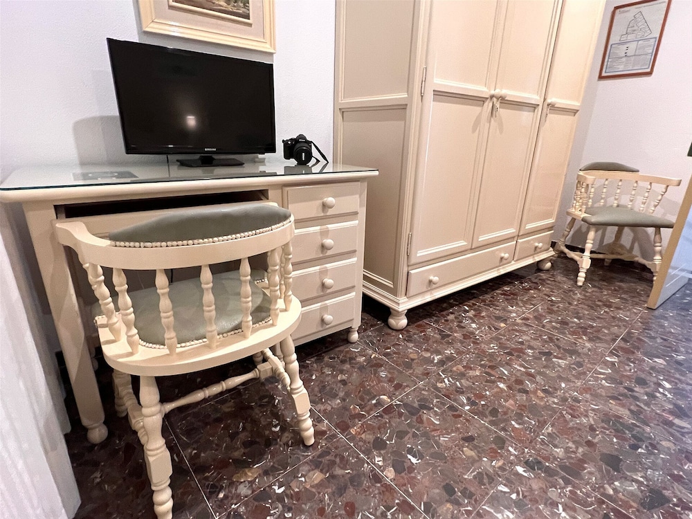 Hostal La Janda 36/66