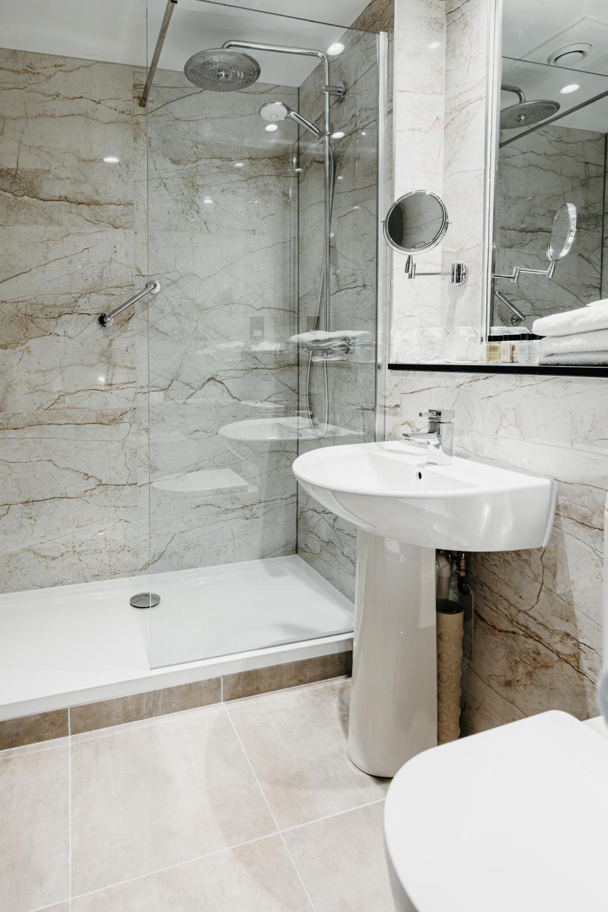 غرفة مفردة، Drury Court Hotel 6/17