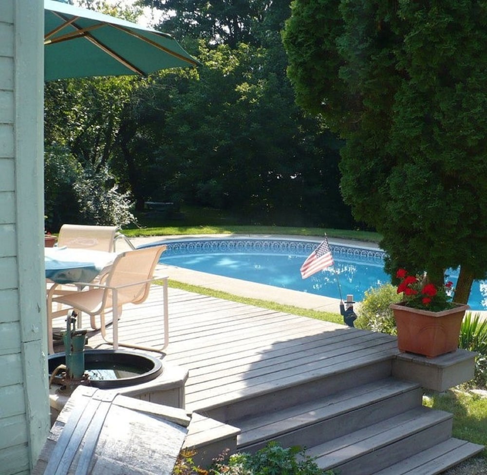18 Vine Inn &amp; Carriage House 43/50