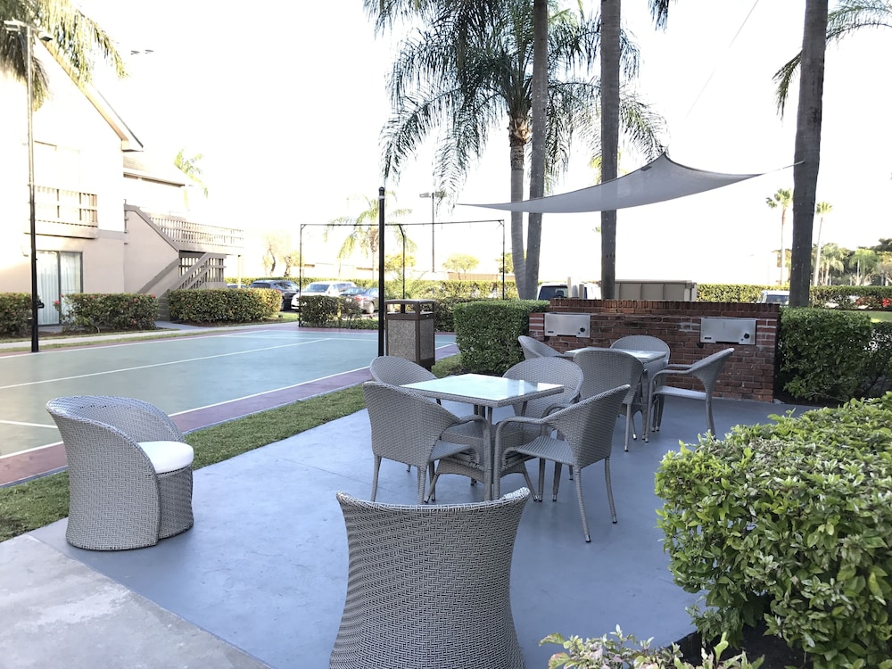 DORAL INN & SUITES MIAMI AIRPORT WEST 38/43