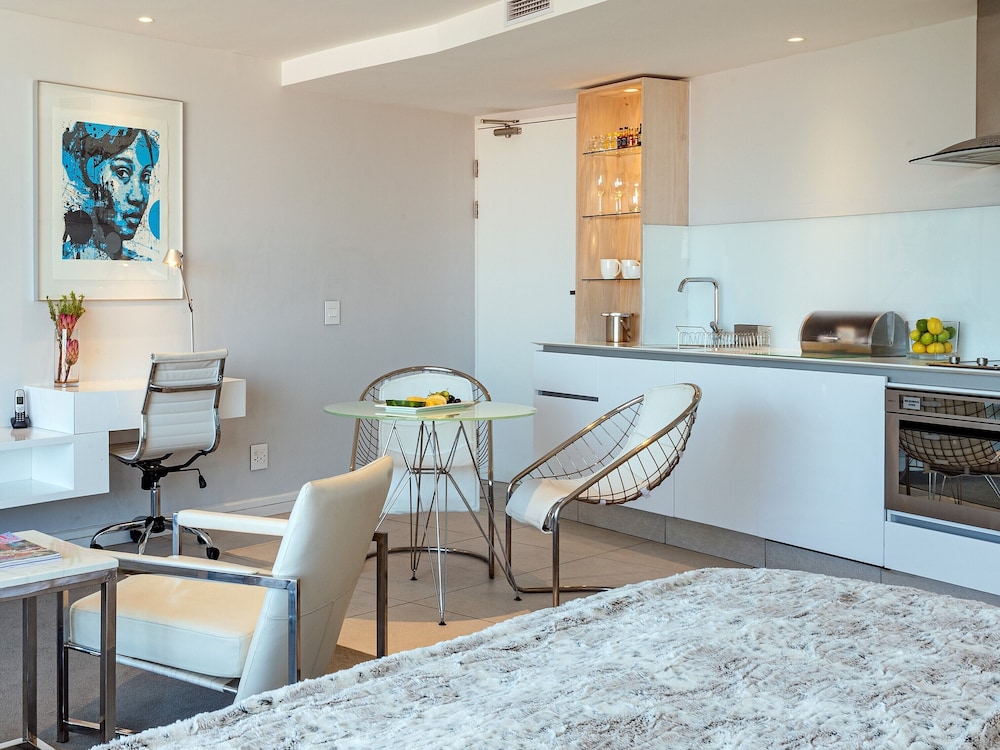 South Beach Camps Bay 7/44
