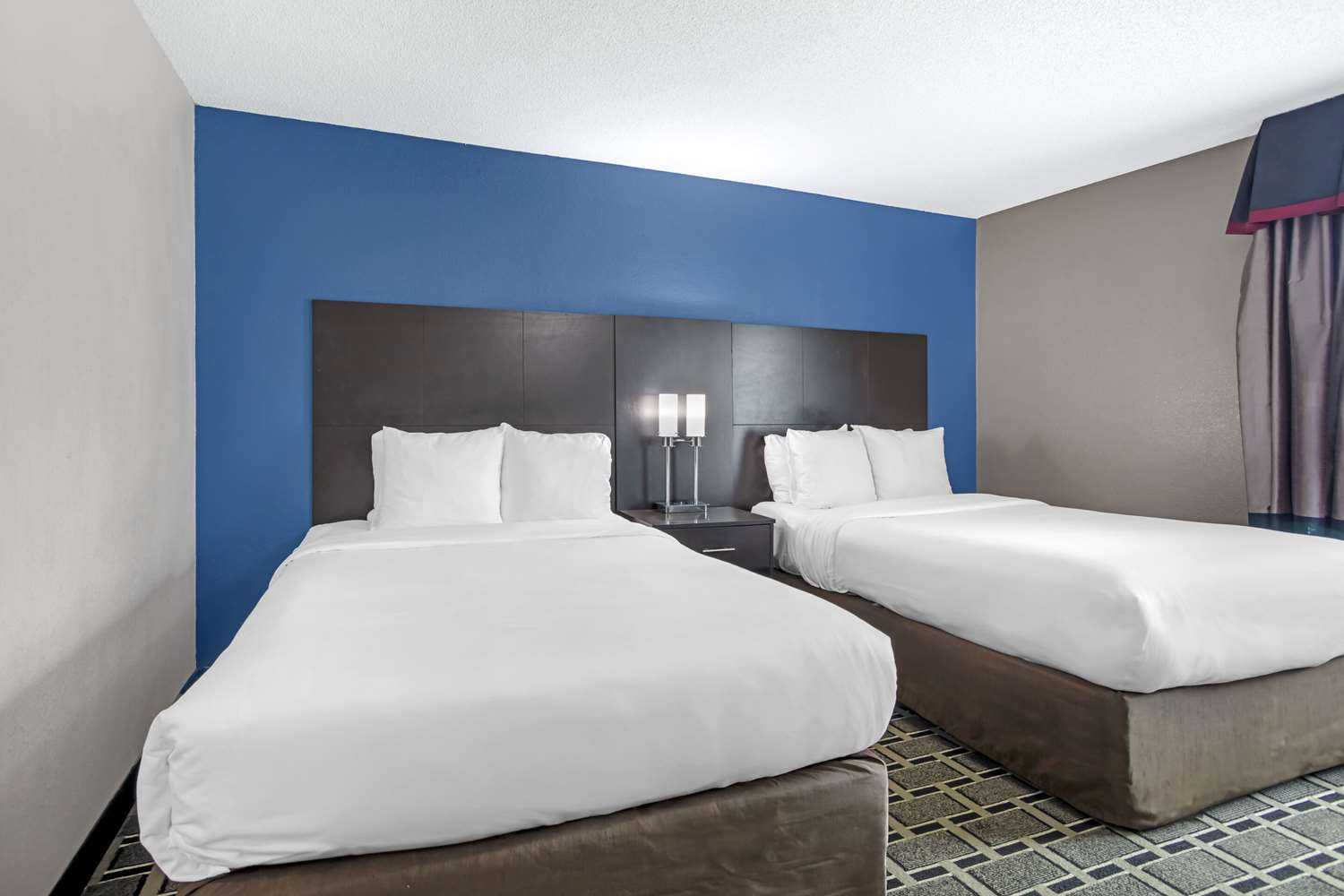 SUITE, 2 DOUBLE BEDS