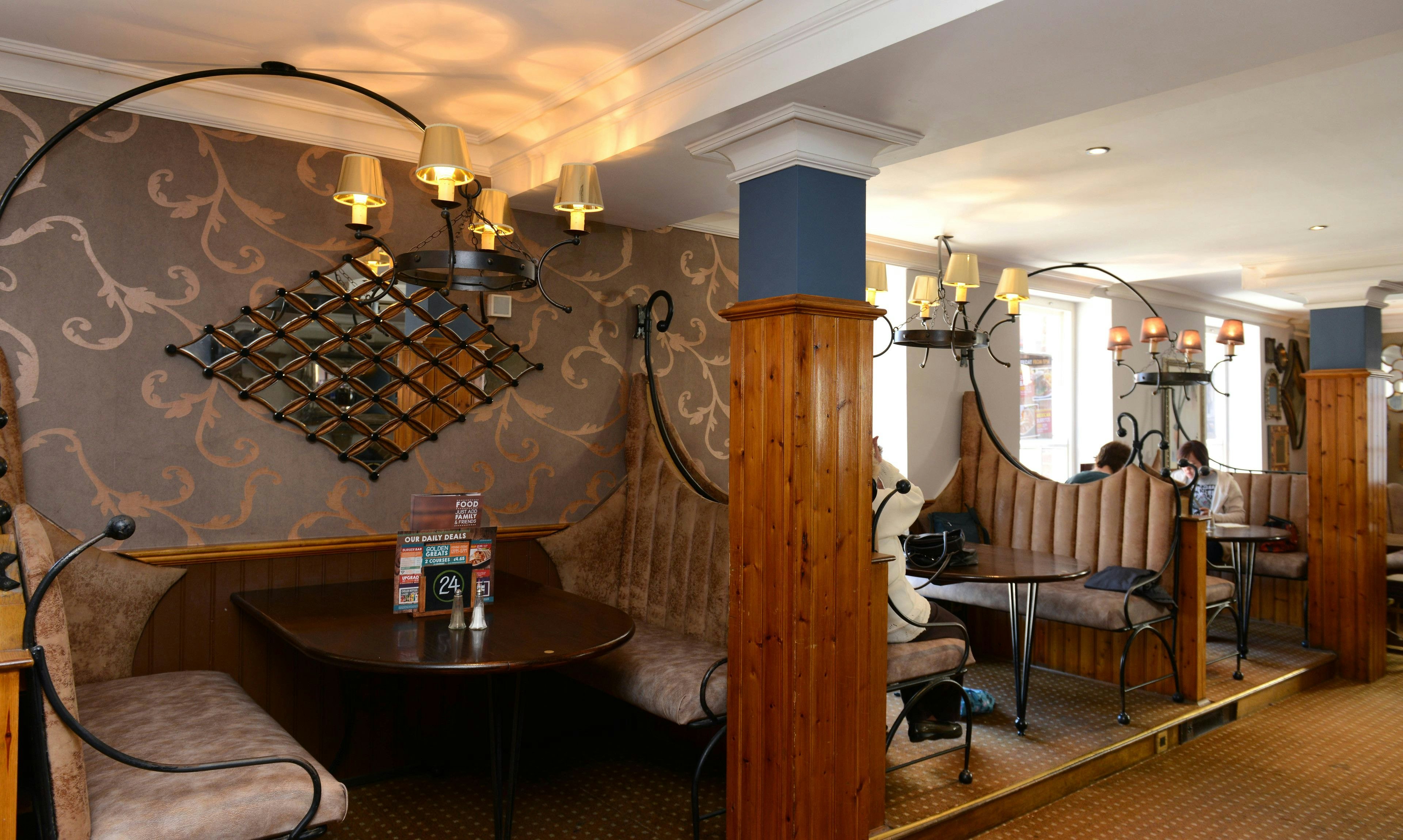 Wynnstay Arms Hotel by Marstons Inns 5/9