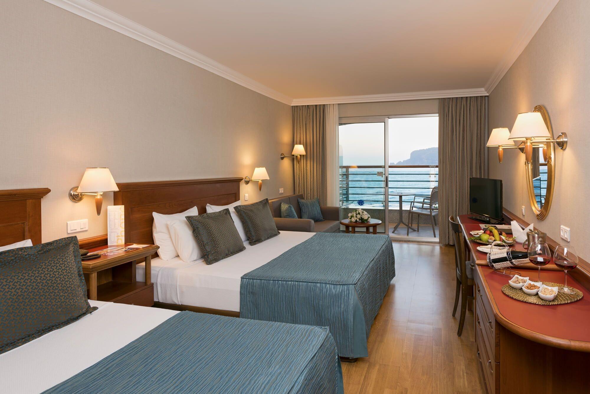 Standard, Triple, Partial Sea View