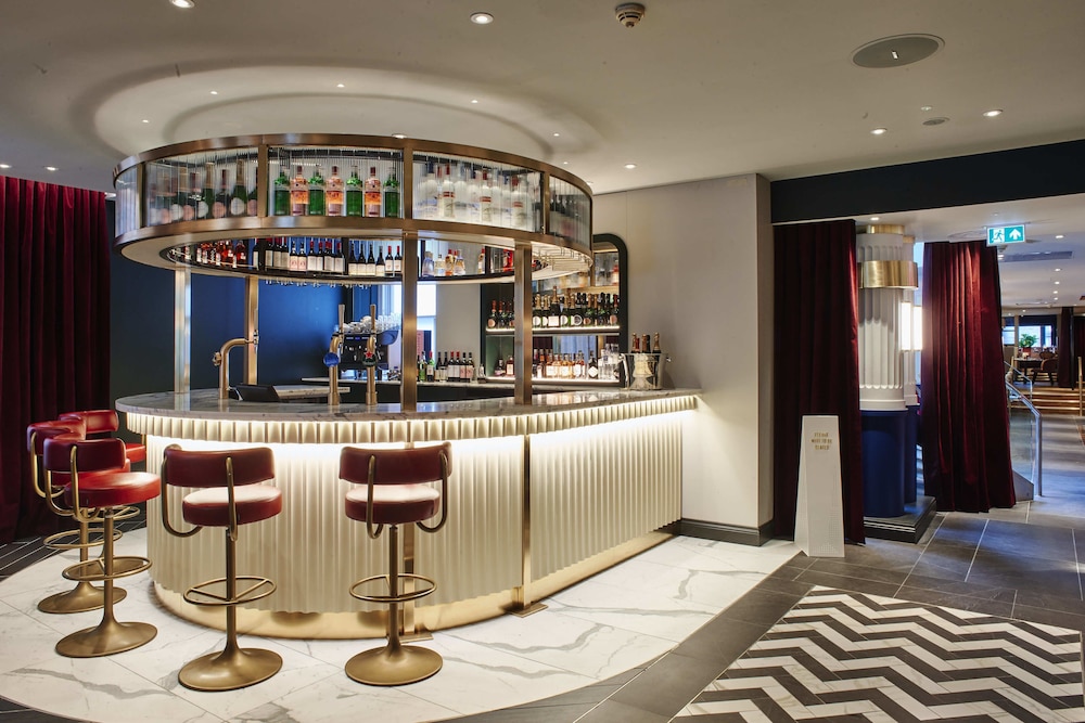 Le Monde Hotel 35/50