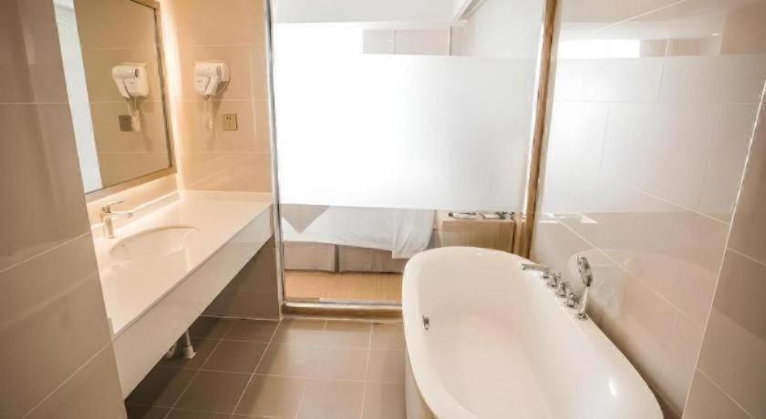 GreenTree Inn Suqian Yu District Red Star Meikailong Express Hotel 18/20
