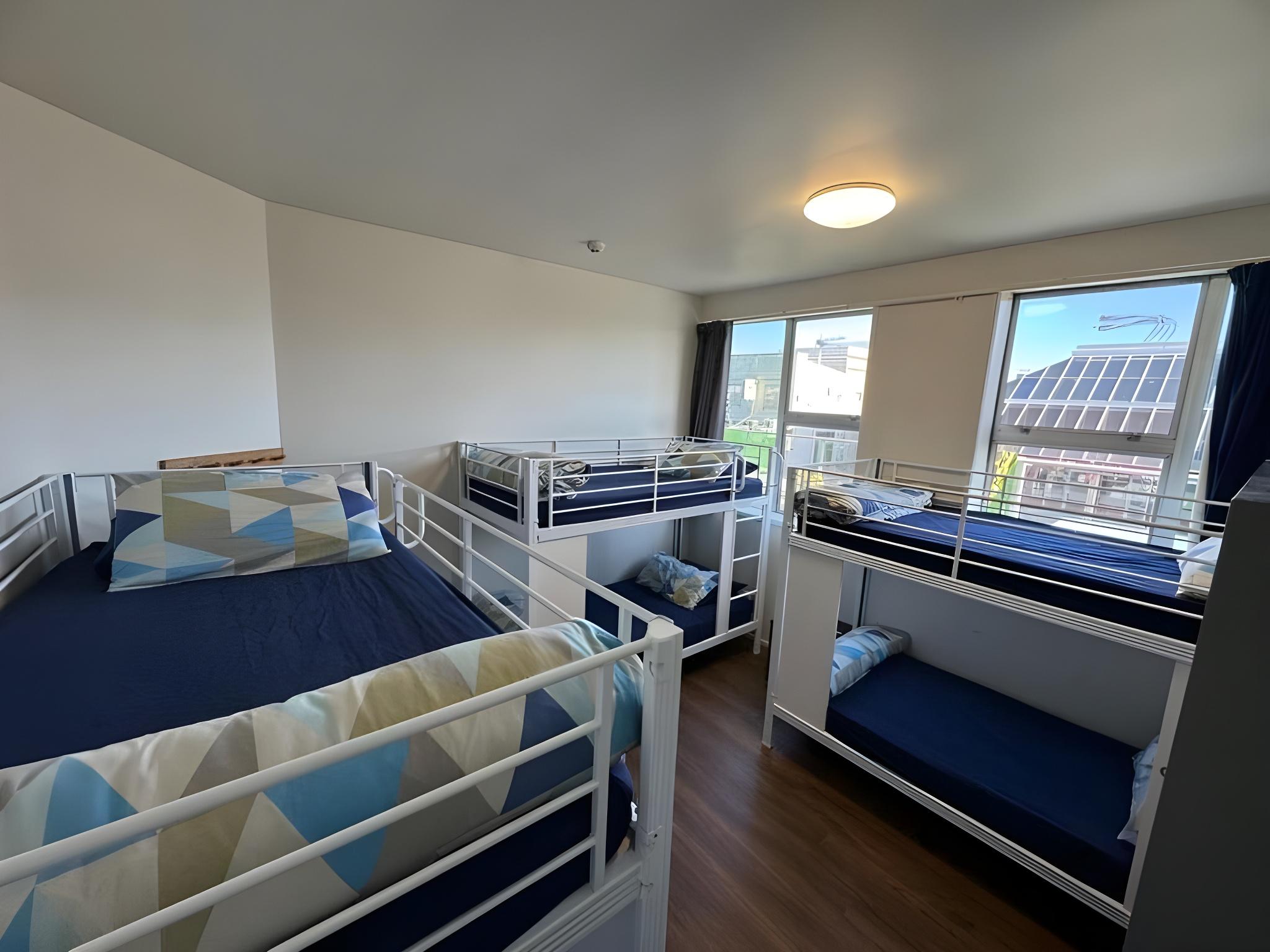 Mixed Dorm, 6 People
