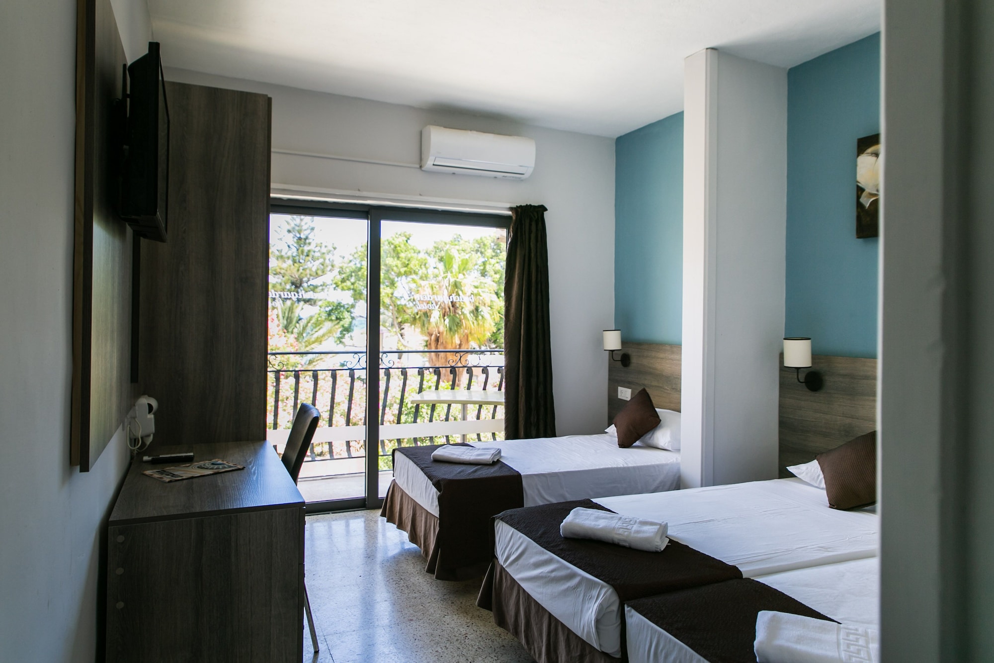 ROOM, QUADRUPLE, 4 BEDS