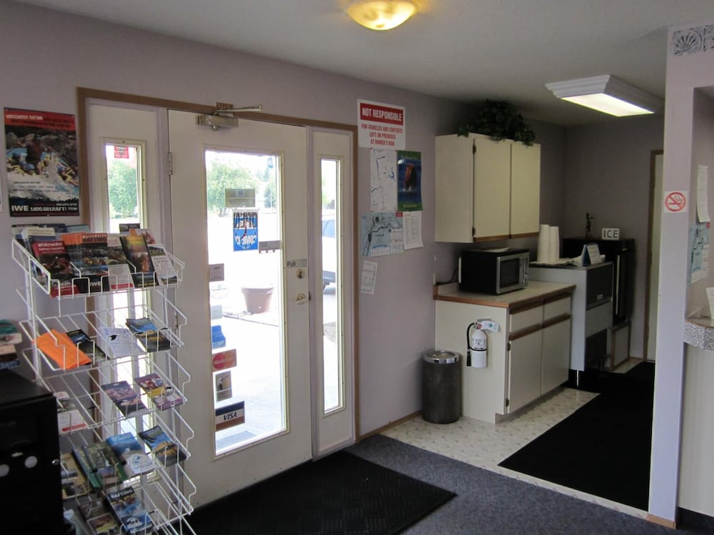 Super 8 by Wyndham Clearwater BC 43/61