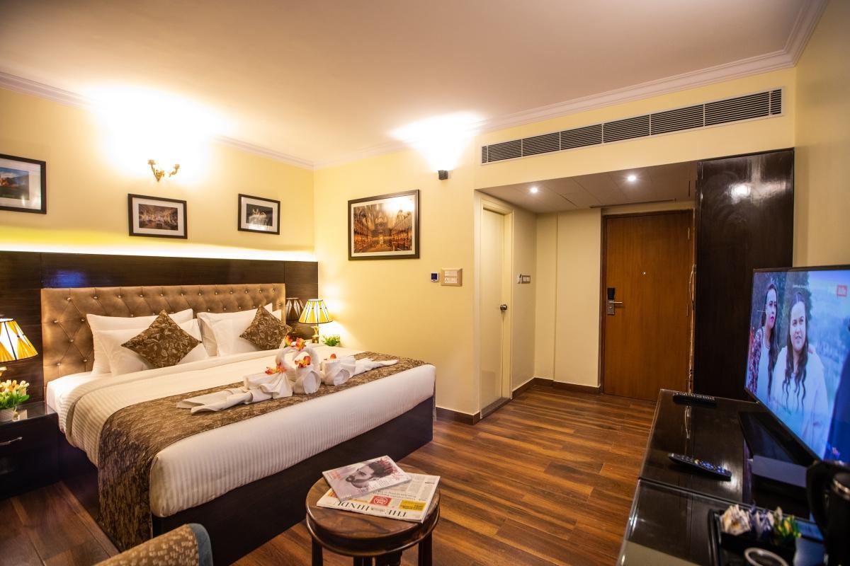Super, Deluxe، Hotel Paramos Inn 2/2